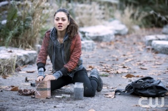 The 100 --  "I Am Become Death" -- Image: HU110b_0019 -- Pictured: Lindsey Morgan as Raven -- Photo: Cate Cameron/The CW -- © 2014 The CW Network, LLC. All Rights Reserved